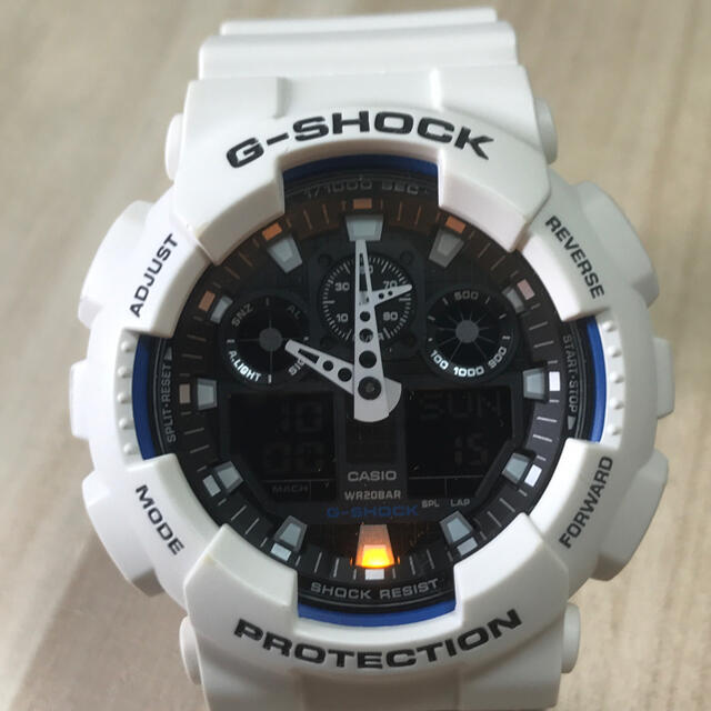 G-SHOCK(ジーショック)の☆美品 カシオ G-SHOCK 腕時計 GA-100Bデジタル白  Whiet メンズの時計(腕時計(デジタル))の商品写真