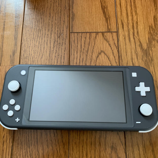 Nintendo Switch(ニンテンドースイッチ)の⭐︎美品⭐︎ニンテンドースイッチライト　本体 エンタメ/ホビーのゲームソフト/ゲーム機本体(家庭用ゲーム機本体)の商品写真