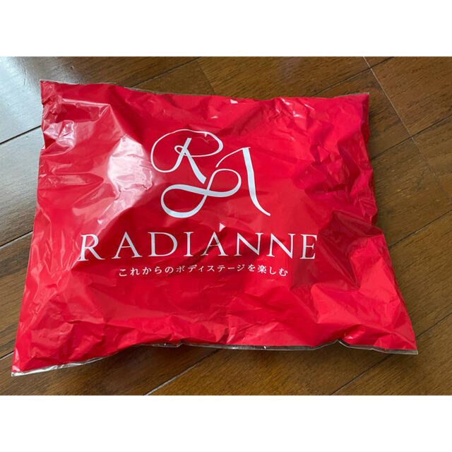 RADIANNE リフトアップ美胸ブラ レディースの下着/アンダーウェア(ブラ)の商品写真