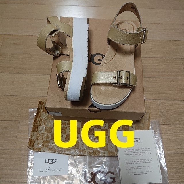 UGG(アグ)の《中古、美品》UGG アグ サンダル レディースの靴/シューズ(サンダル)の商品写真