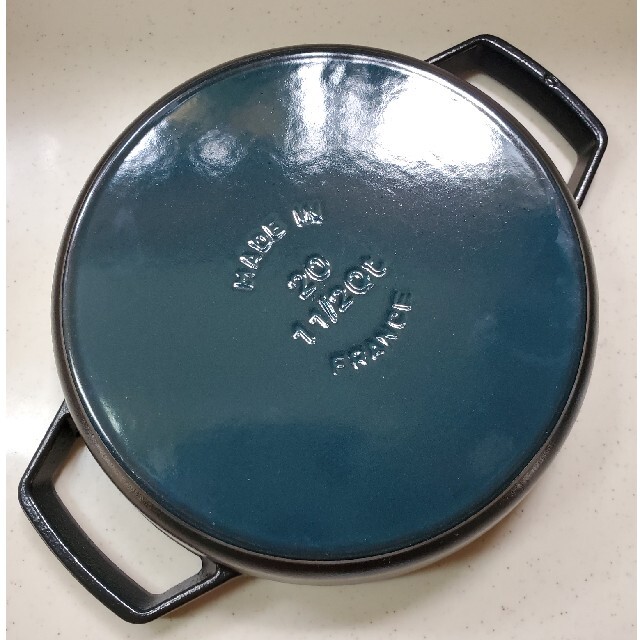 STAUB(ストウブ)のストウブ ラウンド 両手フライパン 20cm （ガラス蓋付き）  インテリア/住まい/日用品のキッチン/食器(鍋/フライパン)の商品写真