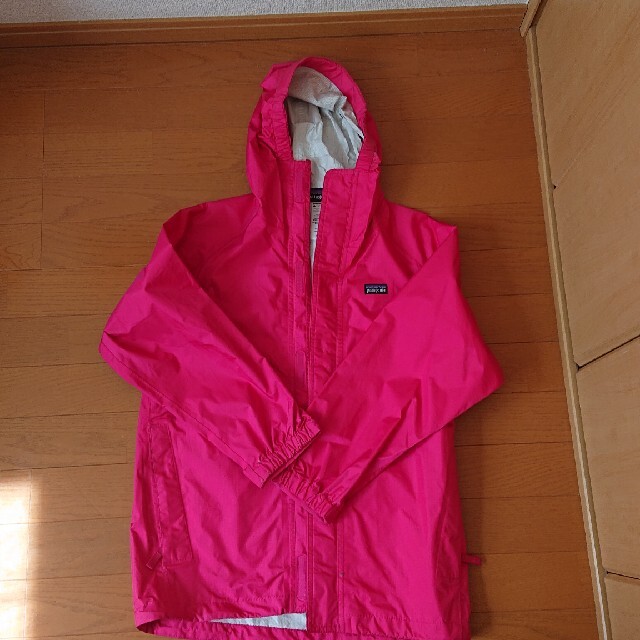 patagonia(パタゴニア)のpatagonia ウィンドブレーカー  キッズ キッズ/ベビー/マタニティのキッズ服女の子用(90cm~)(ジャケット/上着)の商品写真