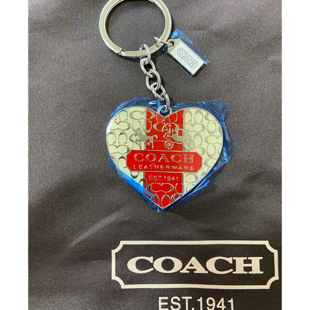 COACH(コーチ)のCOACH  コーチ　ハート型　キーホルダーチャーム　新品＊未使用 レディースのファッション小物(キーホルダー)の商品写真