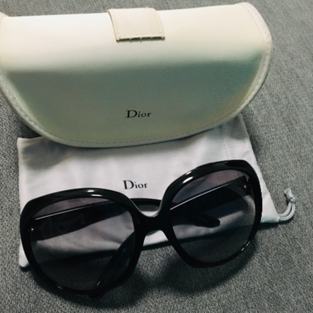 Dior　グロッシー　サングラス　ブラック