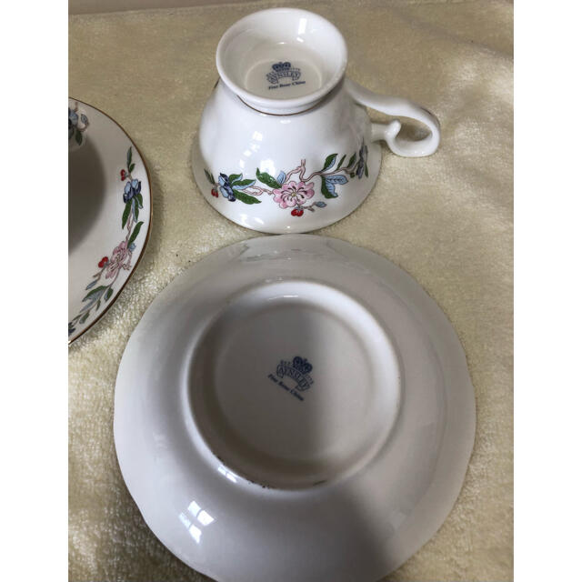 Aynsley China(エインズレイ)のエインズレイ　カップ&ソーサー3個セット インテリア/住まい/日用品のキッチン/食器(食器)の商品写真