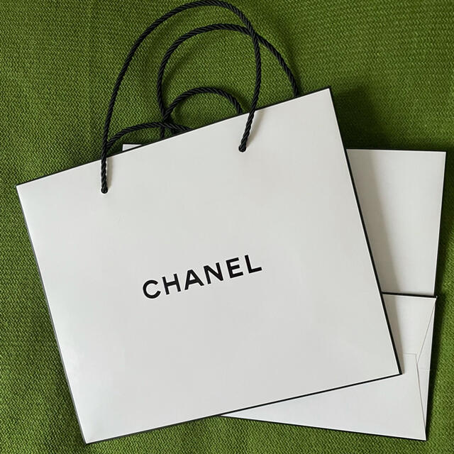 CHANEL(シャネル)のCHANEL 紙袋　3枚 レディースのバッグ(ショップ袋)の商品写真