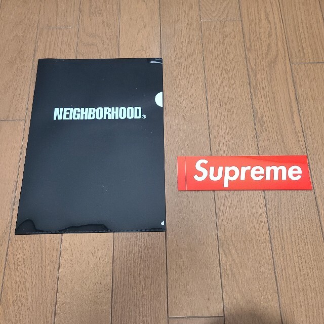 NEIGHBORHOOD(ネイバーフッド)のNEIGHBORHOOD A4 クリアファイル と suprem ステッカー メンズのメンズ その他(その他)の商品写真