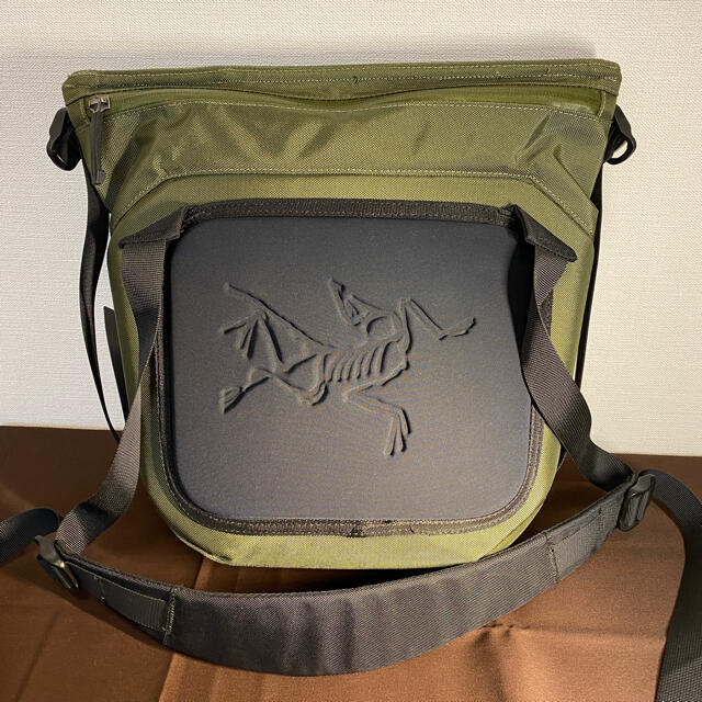 ARC'TERYX(アークテリクス)のアークテリクス　アロー8 ショルダーバッグ　wildwood メンズのバッグ(ショルダーバッグ)の商品写真