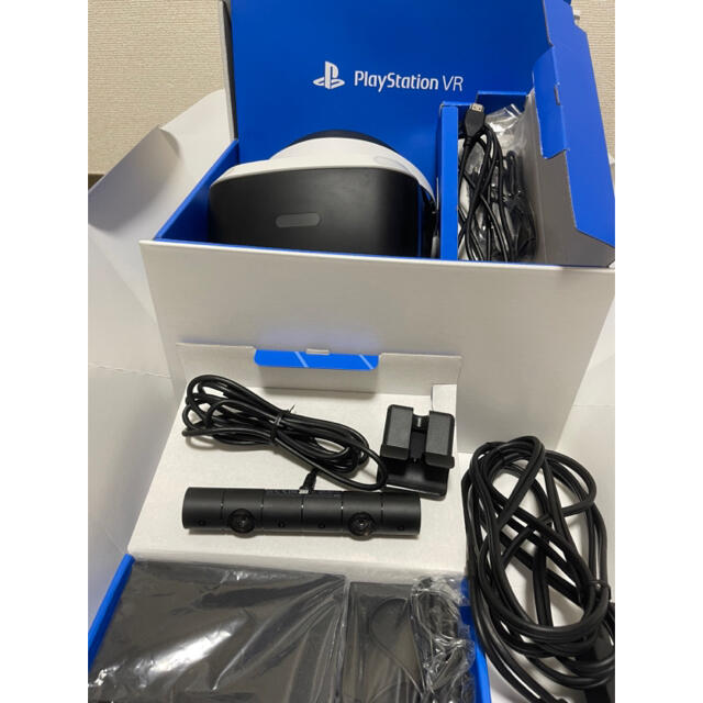 PlayStation VR(プレイステーションヴィーアール)のPlayStationVR/Camera同梱版 CUHJ-16001 生産終了品 エンタメ/ホビーのゲームソフト/ゲーム機本体(家庭用ゲーム機本体)の商品写真