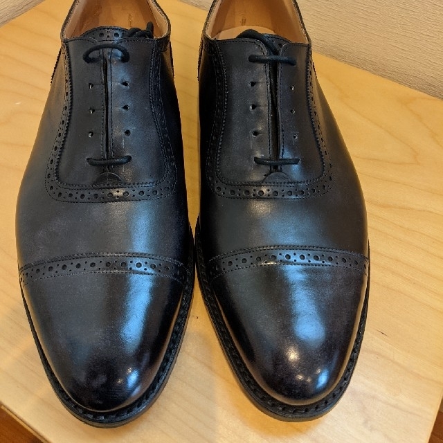 Trickers(トリッカーズ)の新品未使用　トリッカーズ　内羽根　キャップトゥ　UK8.5 メンズの靴/シューズ(ドレス/ビジネス)の商品写真