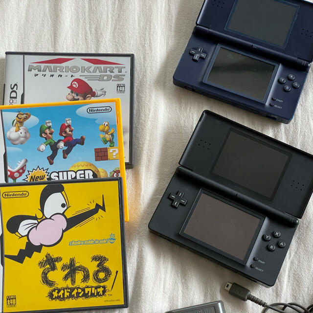 ニンテンドーDS(ニンテンドーDS)のDS 本体　& ソフト3つ エンタメ/ホビーのゲームソフト/ゲーム機本体(携帯用ゲーム機本体)の商品写真