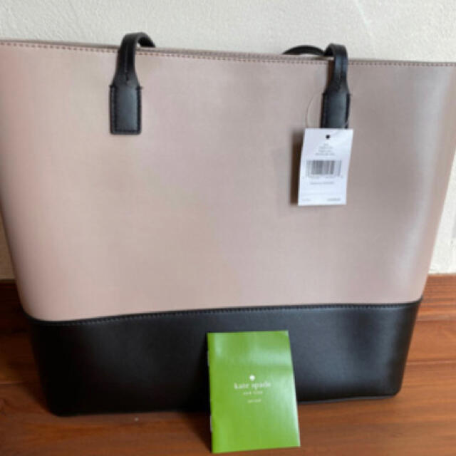 kate spade new york(ケイトスペードニューヨーク)のお値下げ！kate spade マットエナメルバッグ レディースのバッグ(トートバッグ)の商品写真