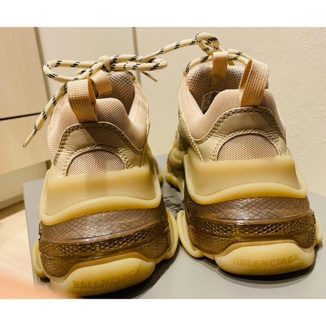 Balenciaga(バレンシアガ)のウィメンズ'S TRIPLE S CLEAR SOLE スニーカー IN レディースの靴/シューズ(スニーカー)の商品写真