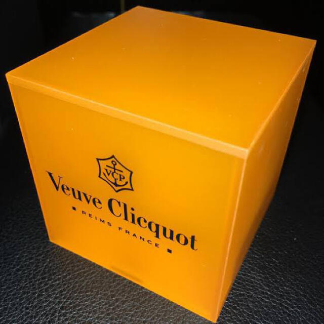 Veuve Clicquot 非売品卓上ライト4個 インテリア/住まい/日用品のライト/照明/LED(蛍光灯/電球)の商品写真