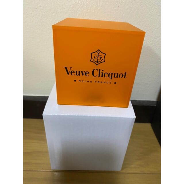 Veuve Clicquot 非売品卓上ライト4個 インテリア/住まい/日用品のライト/照明/LED(蛍光灯/電球)の商品写真