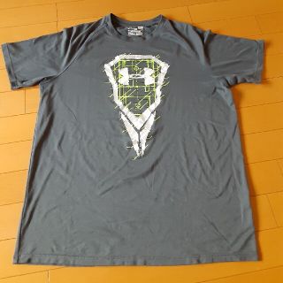 アンダーアーマー(UNDER ARMOUR)のアンダーアーマー　カーキ色Tシャツ(トレーニング用品)