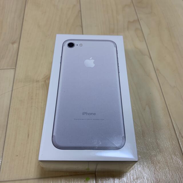 Apple(アップル)のiPhone7 32G スマホ/家電/カメラのスマートフォン/携帯電話(スマートフォン本体)の商品写真