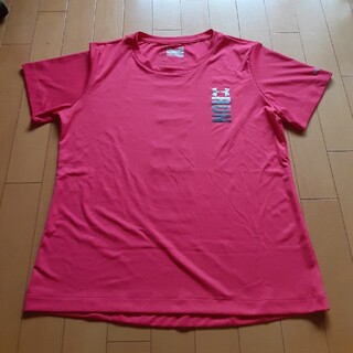 アンダーアーマー　赤Tシャツ(トレーニング用品)