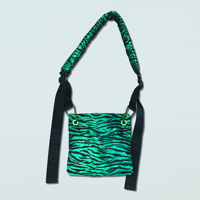 KENZO(ケンゾー)のKENZO × H&M  タイガーストライプ　ショルダーバッグ メンズのバッグ(ショルダーバッグ)の商品写真