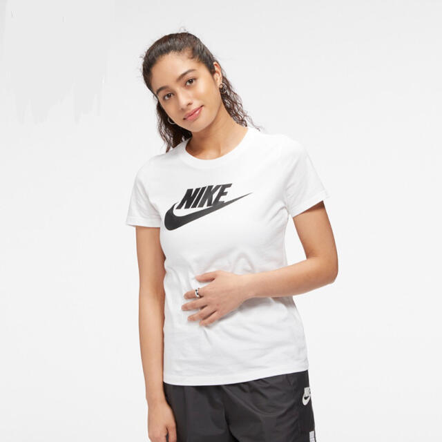 NIKE(ナイキ)のナイキ スポーツウェア エッセンシャル ウィメンズ 半袖Tシャツ ホワイト レディースのトップス(Tシャツ(半袖/袖なし))の商品写真