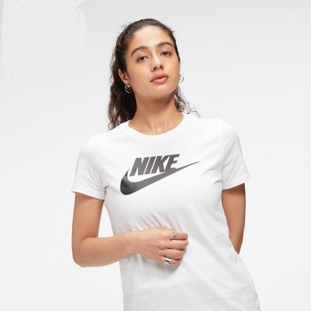 NIKE(ナイキ)のナイキ スポーツウェア エッセンシャル ウィメンズ 半袖Tシャツ ホワイト レディースのトップス(Tシャツ(半袖/袖なし))の商品写真