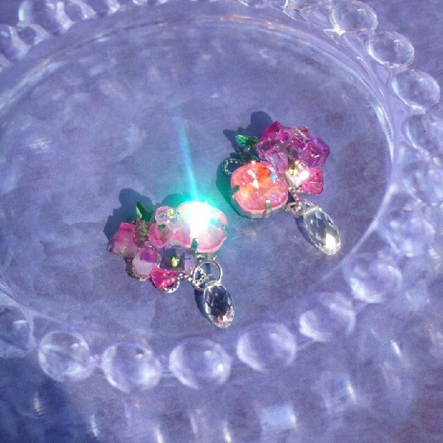 紫陽花をイメージしたピアス/イヤリング　ピンク ハンドメイドのアクセサリー(ピアス)の商品写真
