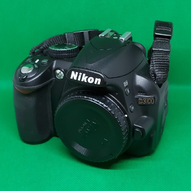 Nikon(ニコン)のNIKON D3100 デジタル一眼レフカメラ スマホ/家電/カメラのカメラ(デジタル一眼)の商品写真