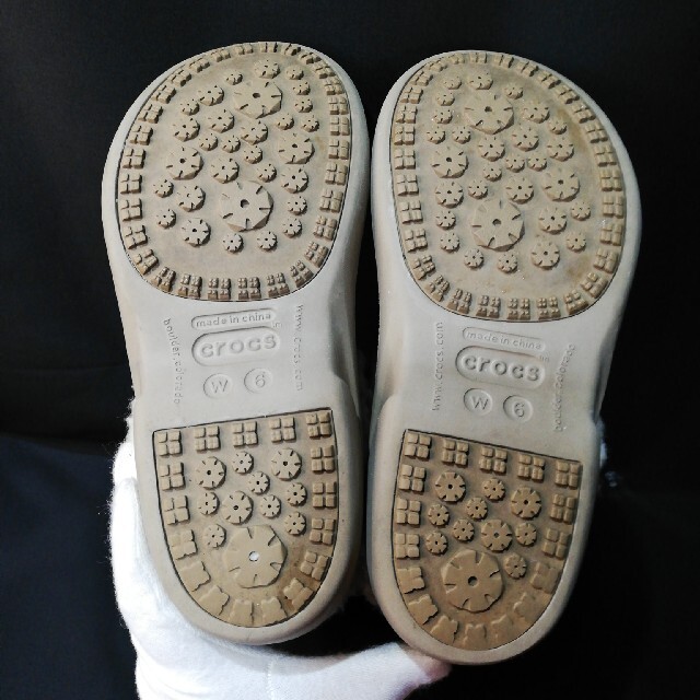 crocs(クロックス)のcrocs　ムートンブーツ　ライトベージュ レディースの靴/シューズ(ブーツ)の商品写真
