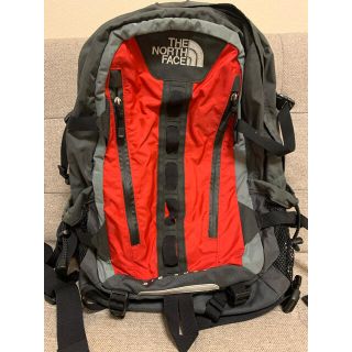 ザノースフェイス(THE NORTH FACE)の【美品】THE NORTH FACE  リュックサック　バッグパック レッド(バッグパック/リュック)