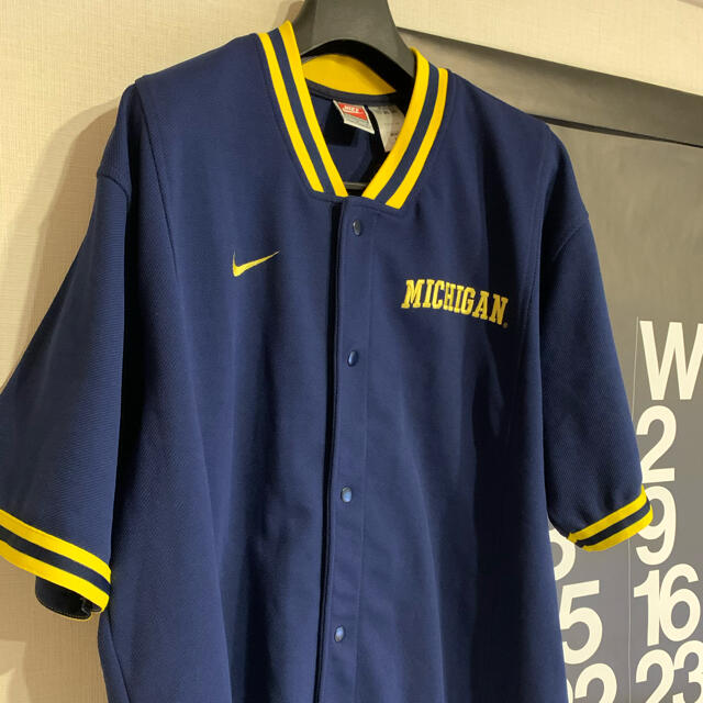 NIKE(ナイキ)のNIKE ナイキ  ミシガン　MICHIGAN ジャージ　NCAA メンズのトップス(ジャージ)の商品写真