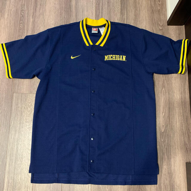 NIKE(ナイキ)のNIKE ナイキ  ミシガン　MICHIGAN ジャージ　NCAA メンズのトップス(ジャージ)の商品写真