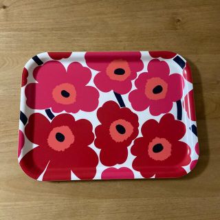 マリメッコ(marimekko)のマリメッコ　ウニッコ　トレイ　トレー　赤　marimekko(テーブル用品)