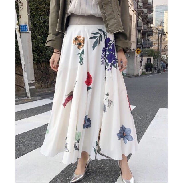 Ameri VINTAGE(アメリヴィンテージ)のAMERI AMANDA CIRCULAR SKIRT レディースのスカート(ロングスカート)の商品写真