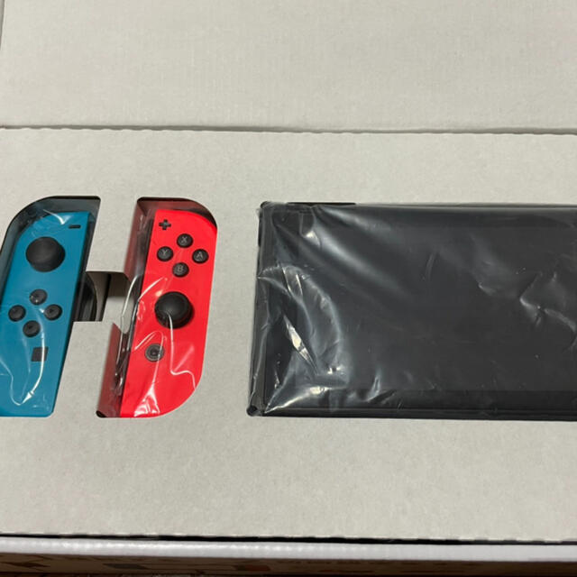 Nintendo Switch(ニンテンドースイッチ)のNintendo Switch ニンテンドー　スイッチ　ネオン　美品 エンタメ/ホビーのゲームソフト/ゲーム機本体(家庭用ゲーム機本体)の商品写真