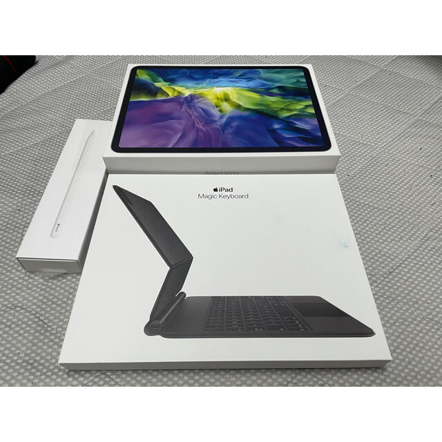 Apple(アップル)のking_bob2専用　11インチ iPad Pro 256GB 3点セット スマホ/家電/カメラのPC/タブレット(タブレット)の商品写真