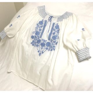 フラワー(flower)の＊つやつや25様専用＊ ヨーロッパ　刺繍　ブラウス　vintage  (シャツ/ブラウス(半袖/袖なし))