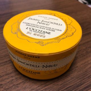 ロクシタン(L'OCCITANE)の【値下げ】ロクシタン　ジャスミン　シマーリングパウダー(ボディパウダー)