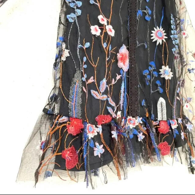 ZARA(ザラ)のお花刺繍&チュールが可愛い(˃̵ᴗ˂̵)✨‼️ペプラム❤️お花ブラウス レディースのトップス(シャツ/ブラウス(長袖/七分))の商品写真