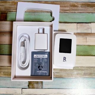 ラクテン(Rakuten)のRakuten WiFi Pocket　ポケットWi-Fiルーター(その他)