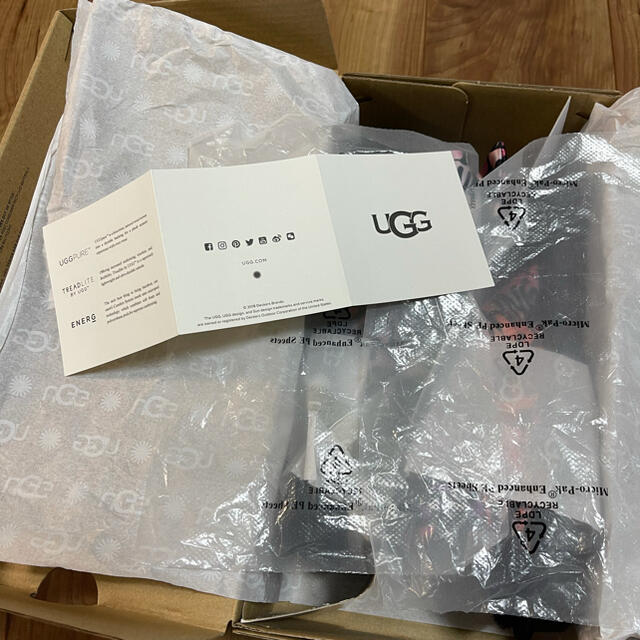 UGG(アグ)の可愛いモコモコUGG 新品未使用　サイズ25 レディースの靴/シューズ(サンダル)の商品写真