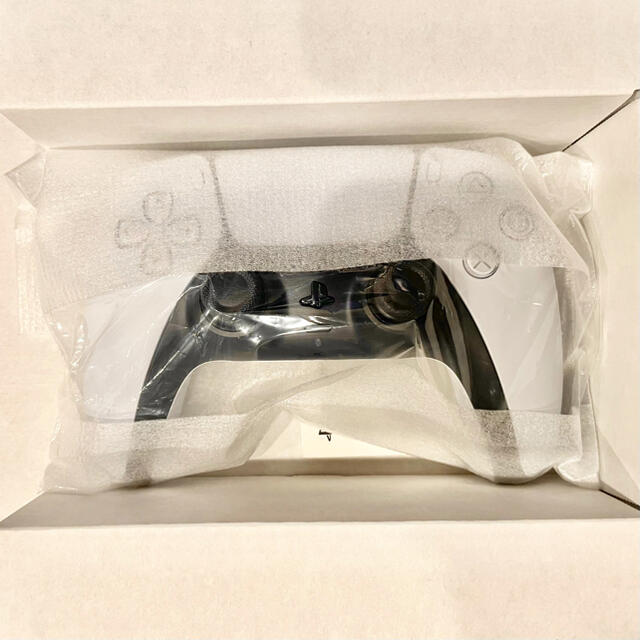 PlayStation(プレイステーション)の【ほぼ新品】デュアルセンス 1つ DualSense ホワイト PS5 エンタメ/ホビーのゲームソフト/ゲーム機本体(その他)の商品写真