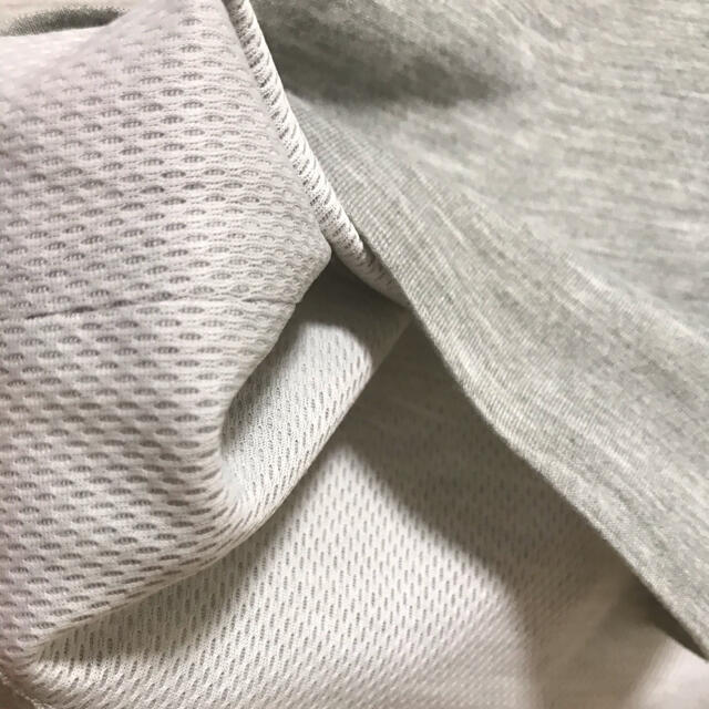 DESCENTE(デサント)のデサントポーズ　グレー　ポケットTシャツ メンズのトップス(Tシャツ/カットソー(半袖/袖なし))の商品写真