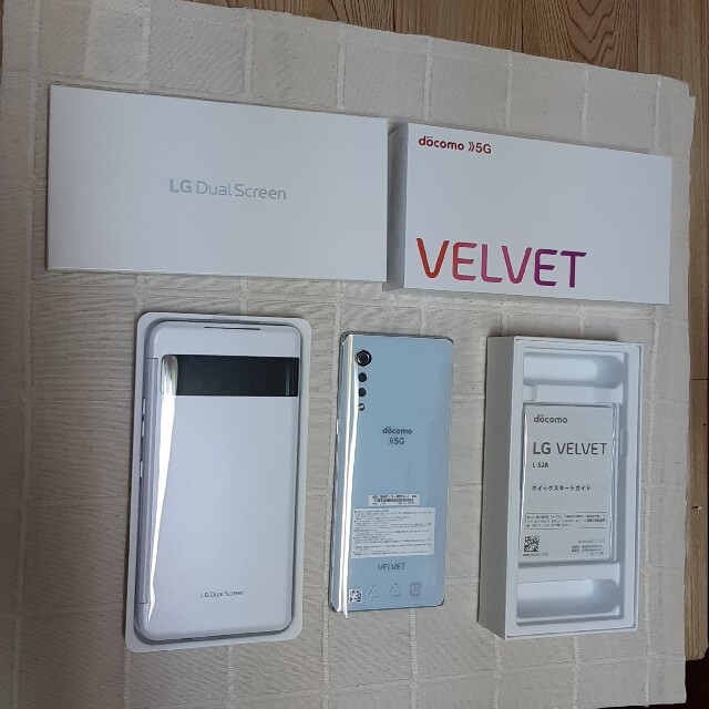 LG Electronics(エルジーエレクトロニクス)の【6/25~6-30お値下げ中】LG VELVET ドコモ　デュアルスクリーン付 スマホ/家電/カメラのスマートフォン/携帯電話(スマートフォン本体)の商品写真