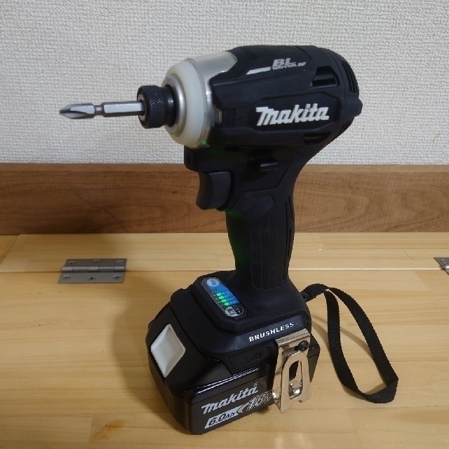 Makita(マキタ)のマキタ　18V　中古　インパクトドライバー　TD172DRGX スポーツ/アウトドアの自転車(工具/メンテナンス)の商品写真