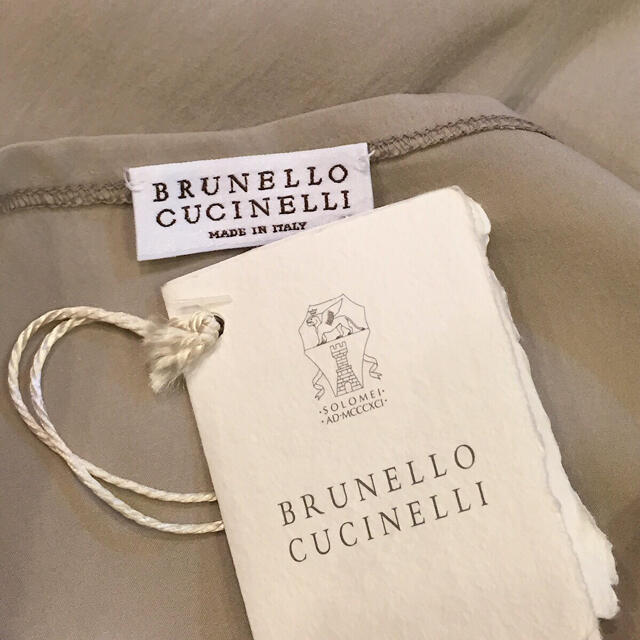 BRUNELLO CUCINELLI(ブルネロクチネリ)のBRUNELLO CUCINELLI シルク ワンピース ドレス ベージュ レディースのワンピース(ロングワンピース/マキシワンピース)の商品写真