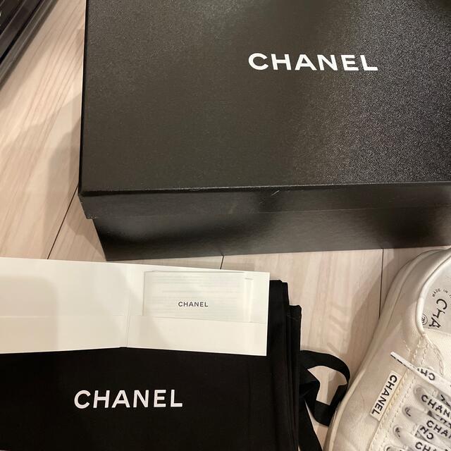 CHANEL(シャネル)のCHANEL 正規品　スニーカー　ロゴ　シャネル レディースの靴/シューズ(スニーカー)の商品写真