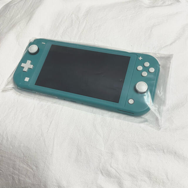 Nintendo Switch(ニンテンドースイッチ)のNintendo Switch lite ターコイズ&あつまれどうぶつの森 エンタメ/ホビーのゲームソフト/ゲーム機本体(家庭用ゲーム機本体)の商品写真