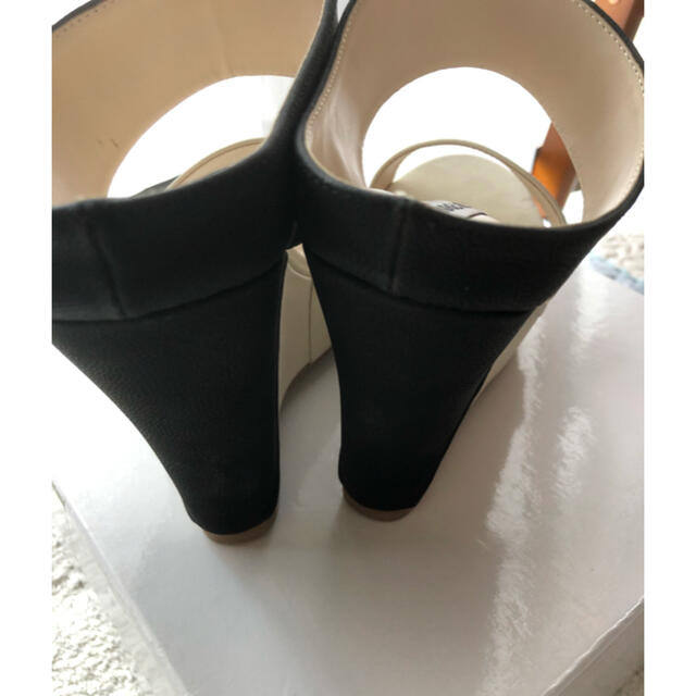 白×黒の厚底ミュール(未使用品)24cm レディースの靴/シューズ(ミュール)の商品写真