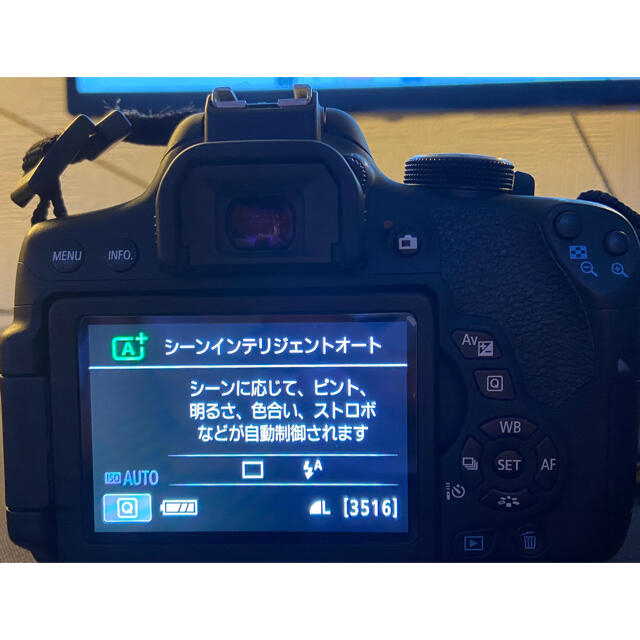 Canon EOS KISS X8i (W) Wズームキット　その他高額特典あり