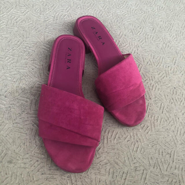 ZARA(ザラ)のZARA ザラ フラットサンダル スウェードサンダル ピンク サイズ36 レディースの靴/シューズ(サンダル)の商品写真
